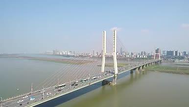 南昌赣江上的八一大桥航拍视频的预览图